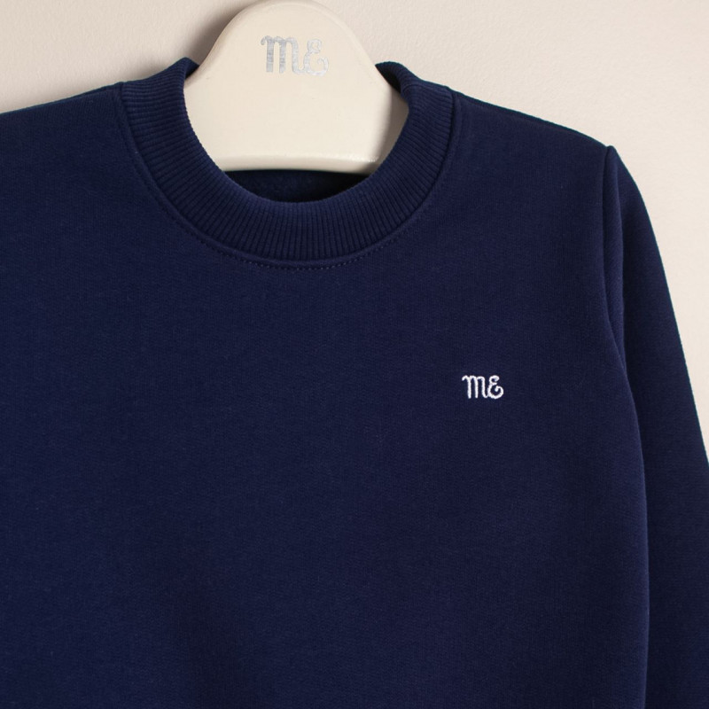 buzo basico con logo az