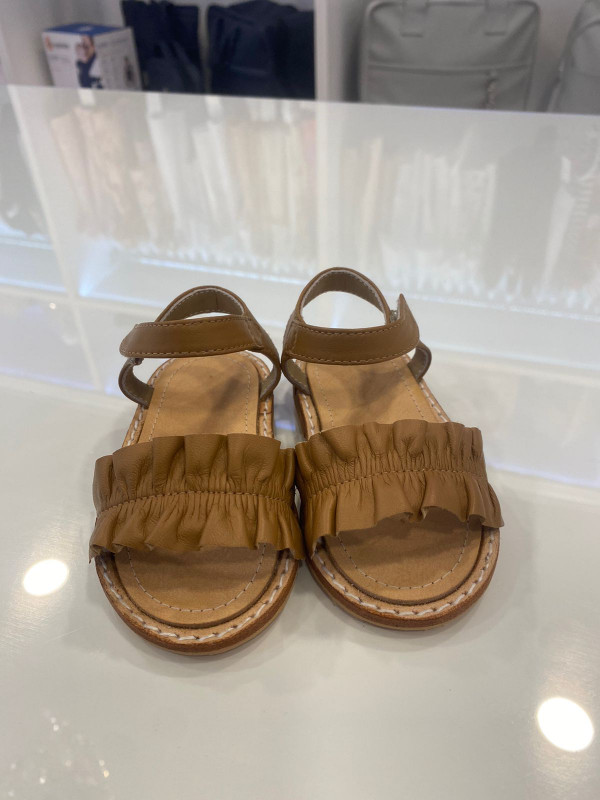 sandalia volados marron