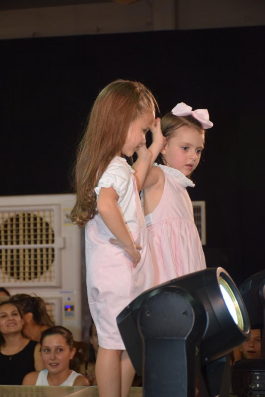 remera con cuello smock rayas rosa