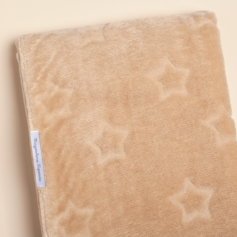 conjunto manta y botitas de piel dulces beige