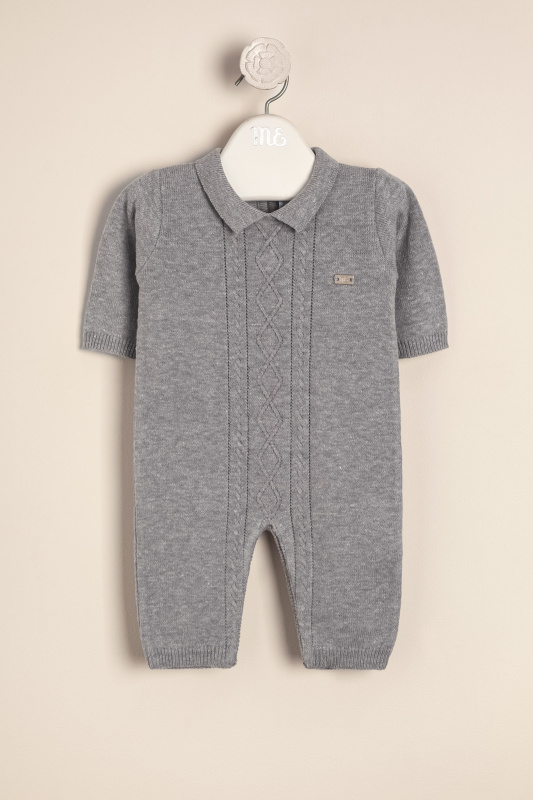 enterito con rombos y cuello gris