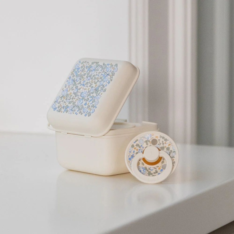 bibs x liberty pacifer box eloise ivory