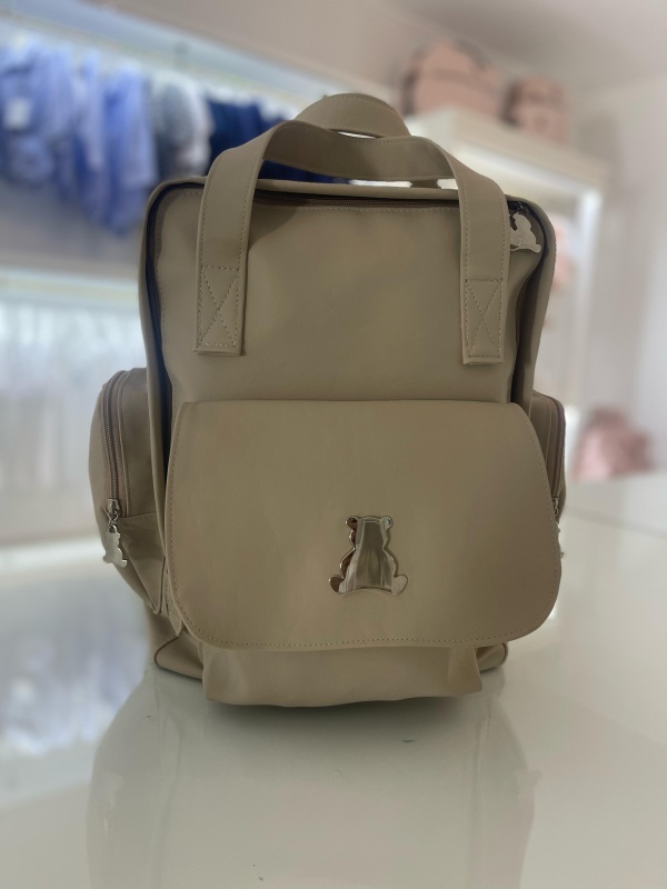 mochila urban simil cuero beige