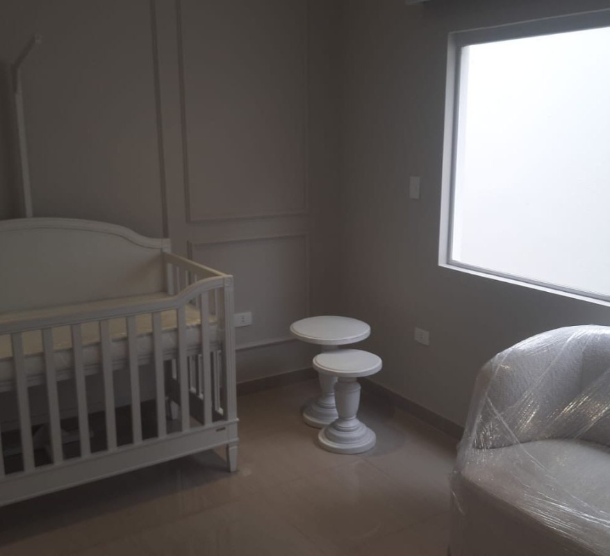 Mesita de luz redonda patas torneada gast