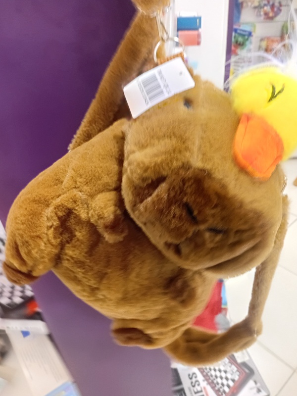 MOCHILA CAPIBARA CON LLAVERO