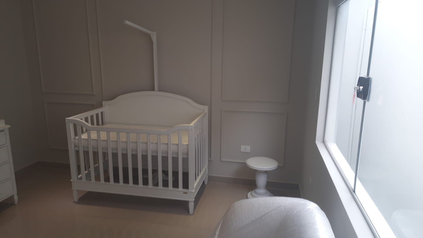 Mesita de luz redonda patas torneada gast