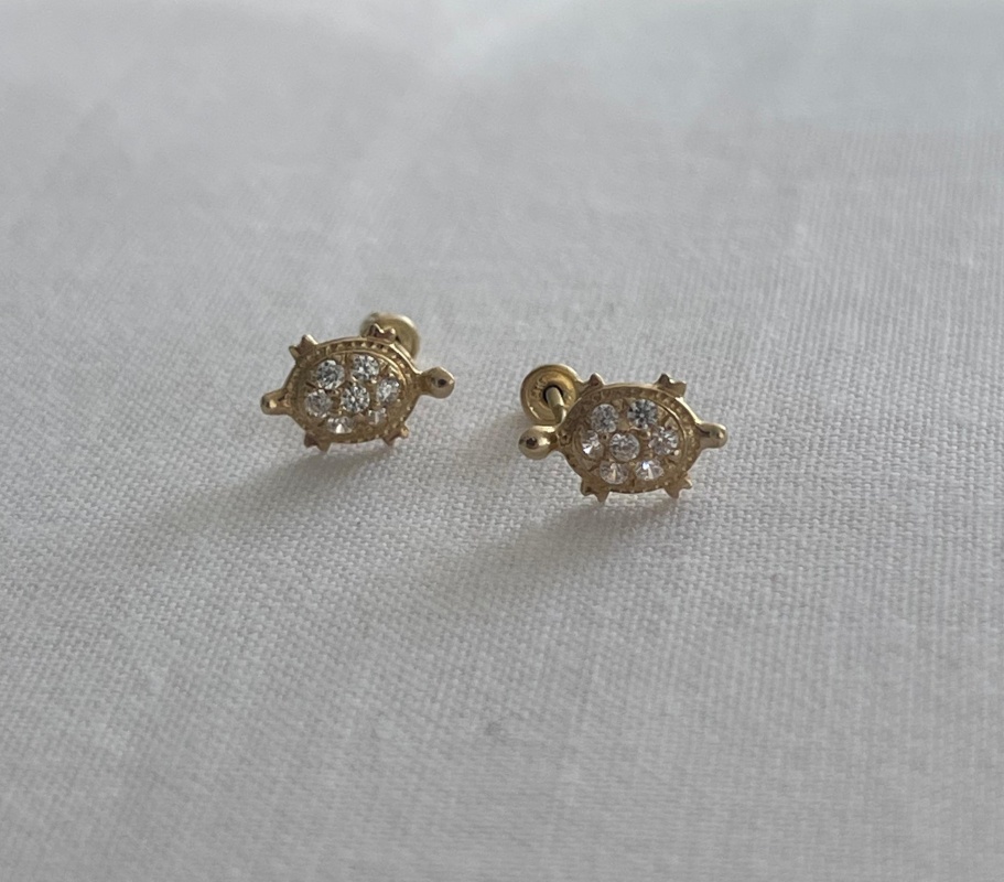 earring tortuga