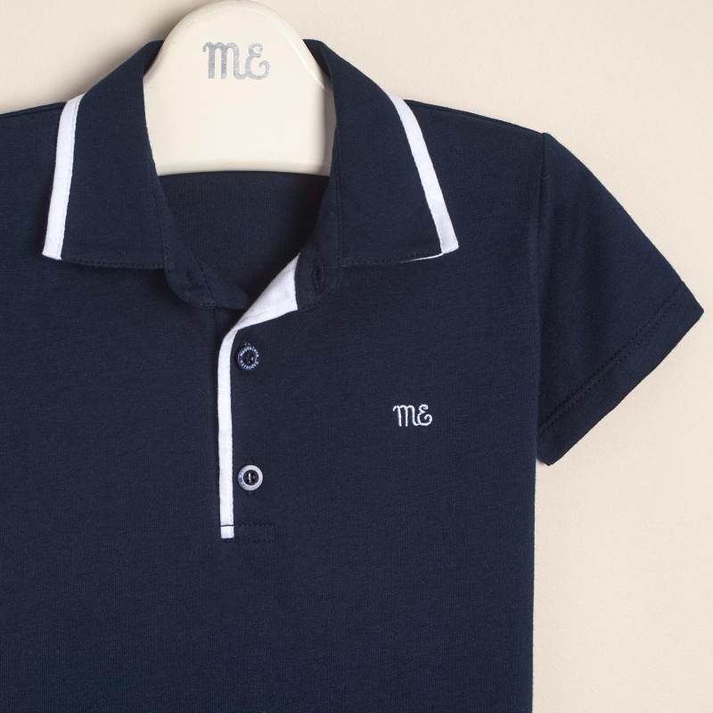 remera con cuello combinado az/bco