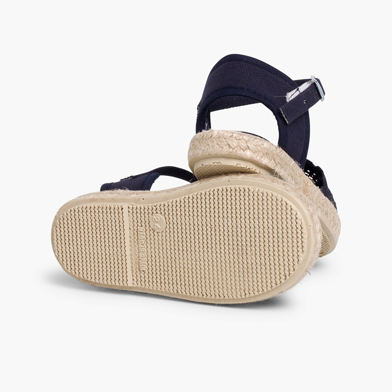 alpargata calada con hebilla azul