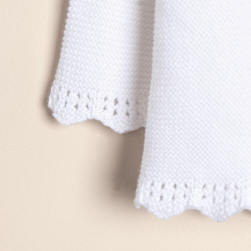 saco de santa clara con cuello blanco