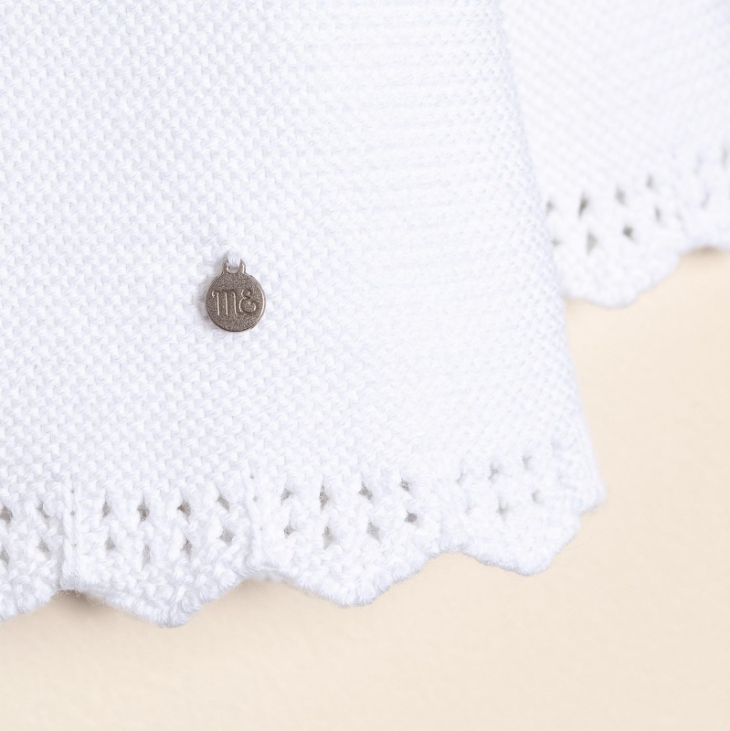 saco de santa clara con cuello blanco