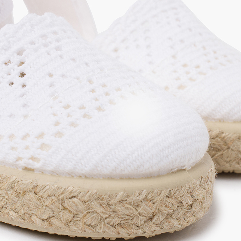 alpargata calada con hebilla blanco