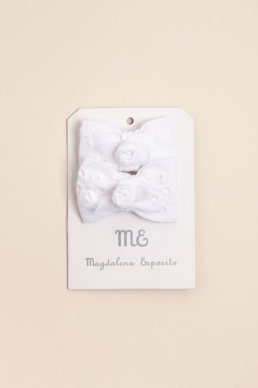 moñito de broderie blanco