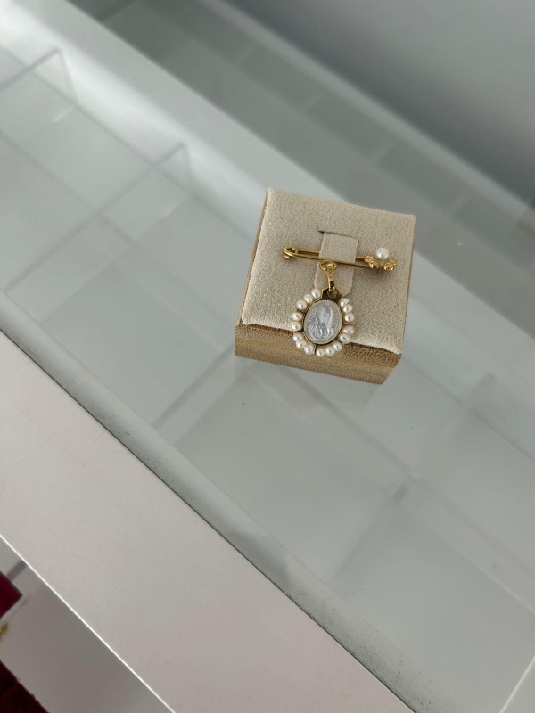 pearl y miraculous baby pin