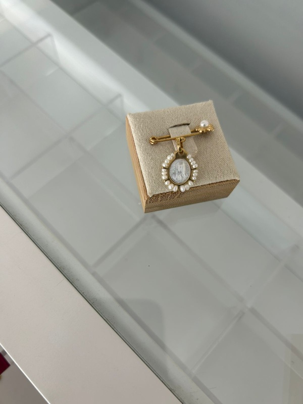 pearl y miraculous baby pin