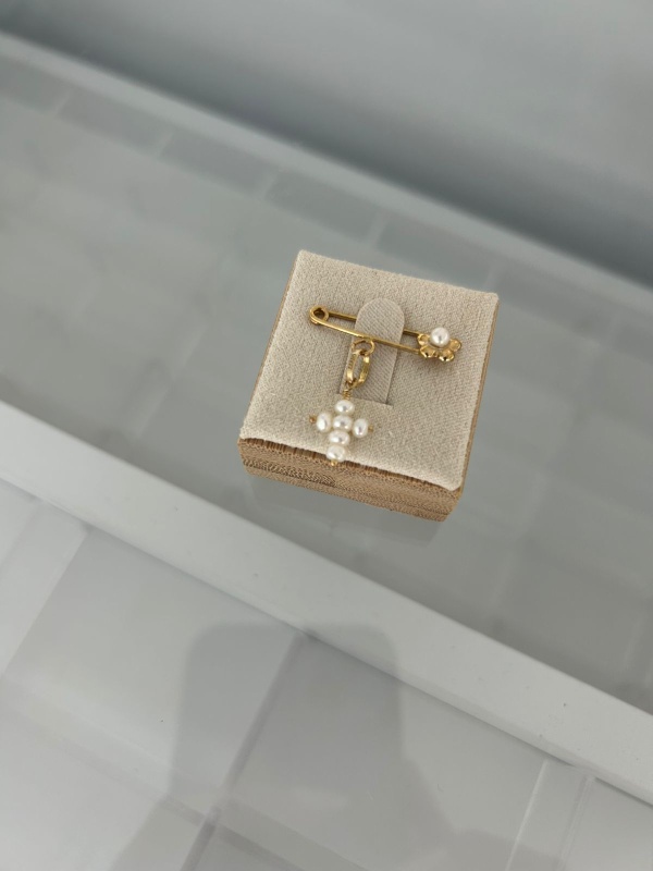 pearl y miraculous baby pin