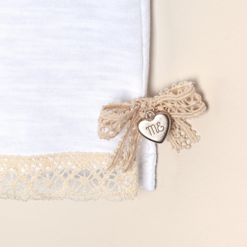 remera de flame con bolsillito de puntilla