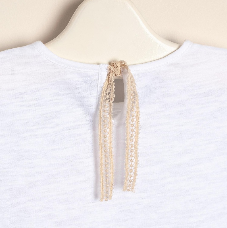 remera de flame con bolsillito de puntilla