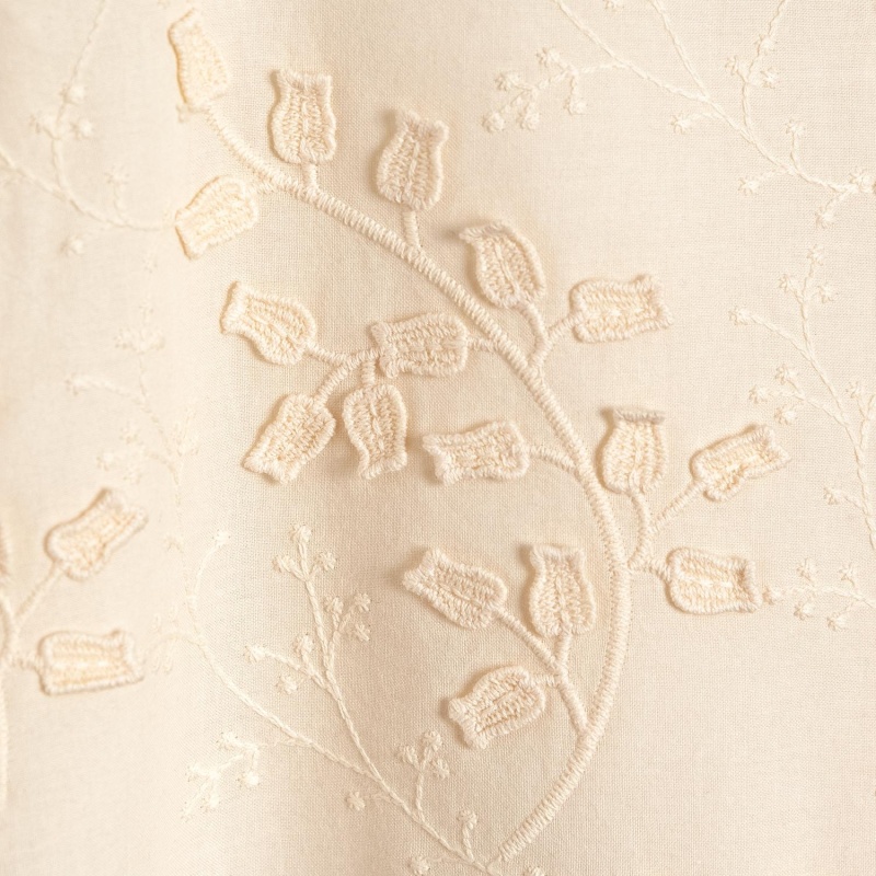 vestido de broderie con bordado mumis