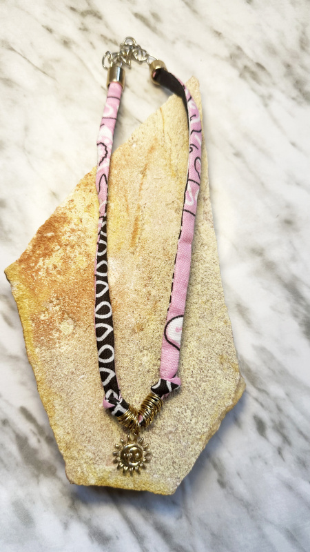 Collar Energy Rosa y Negro / Sol y luna dorado