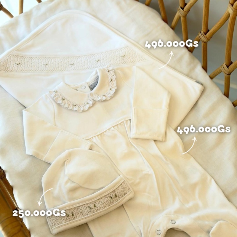 enterito con cuello smock blanco