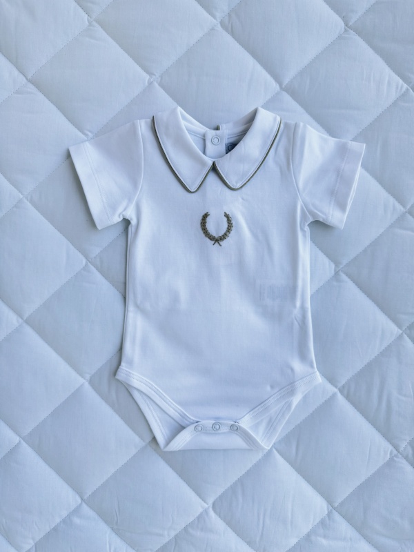 body inicial niño beige