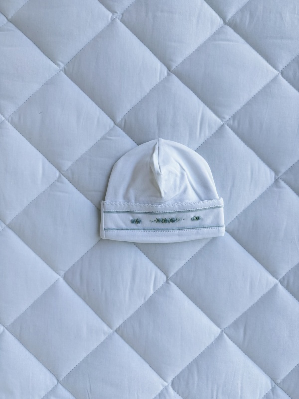 gorro inicial niña celeste