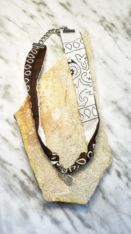 Collar Energy Marrón y Blanco / Corazón