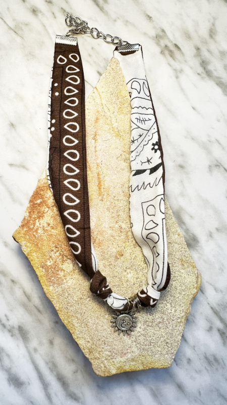 Collar Energy Marrón y Blanco / Sol y Luna Plata