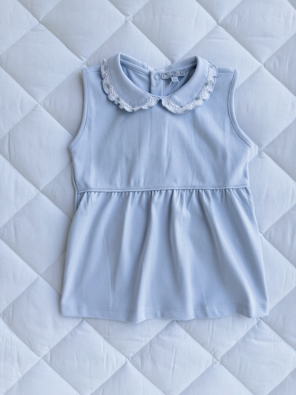remera cuello bebe y smock celeste