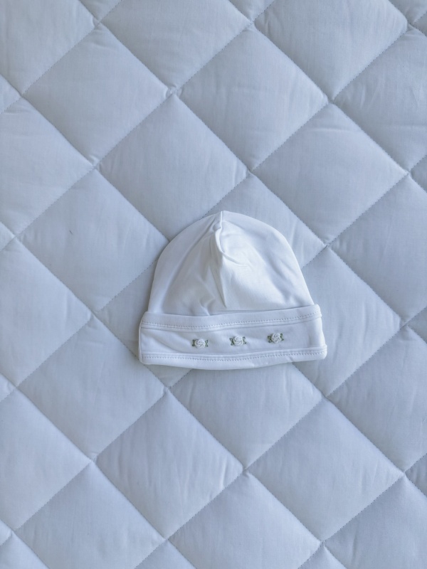 gorro flores blanco