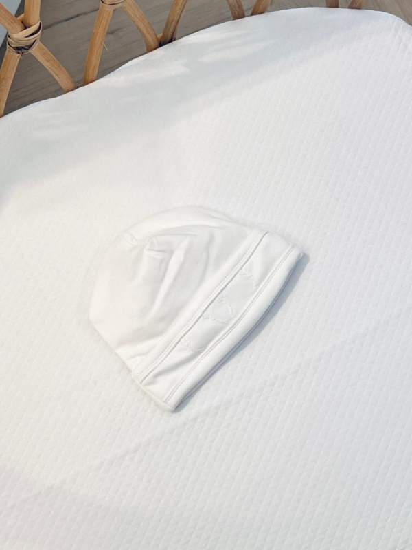 gorro inicial niño blanco