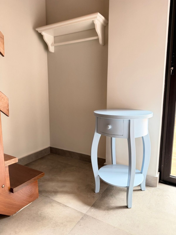 Mesita de luz redonda