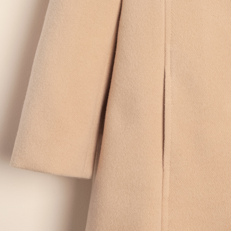 tapado de paño con cuello brigitte beige