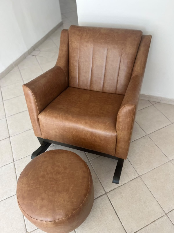 Mecedora de cuero