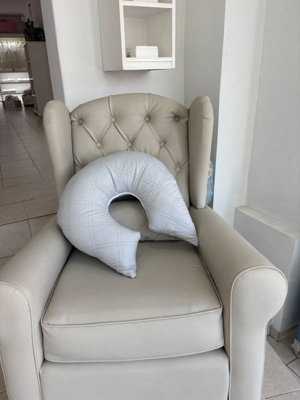 almohadon de lactancia gris